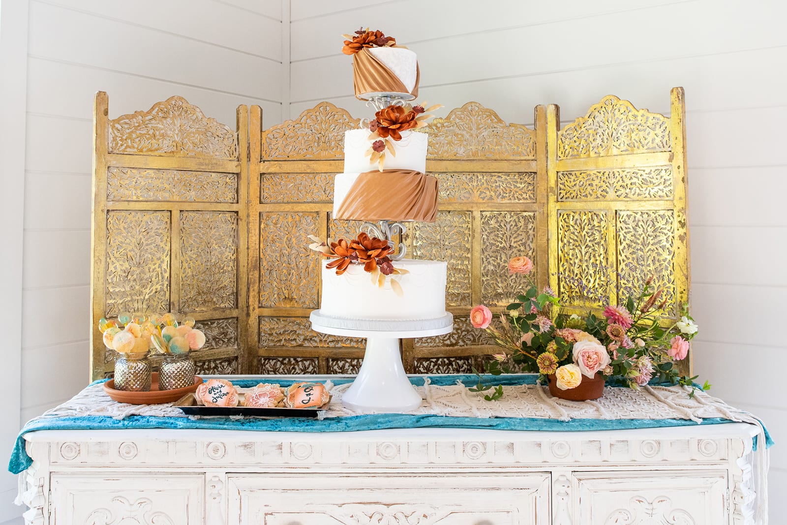 classic-cakes-carmel-indiana-wedding